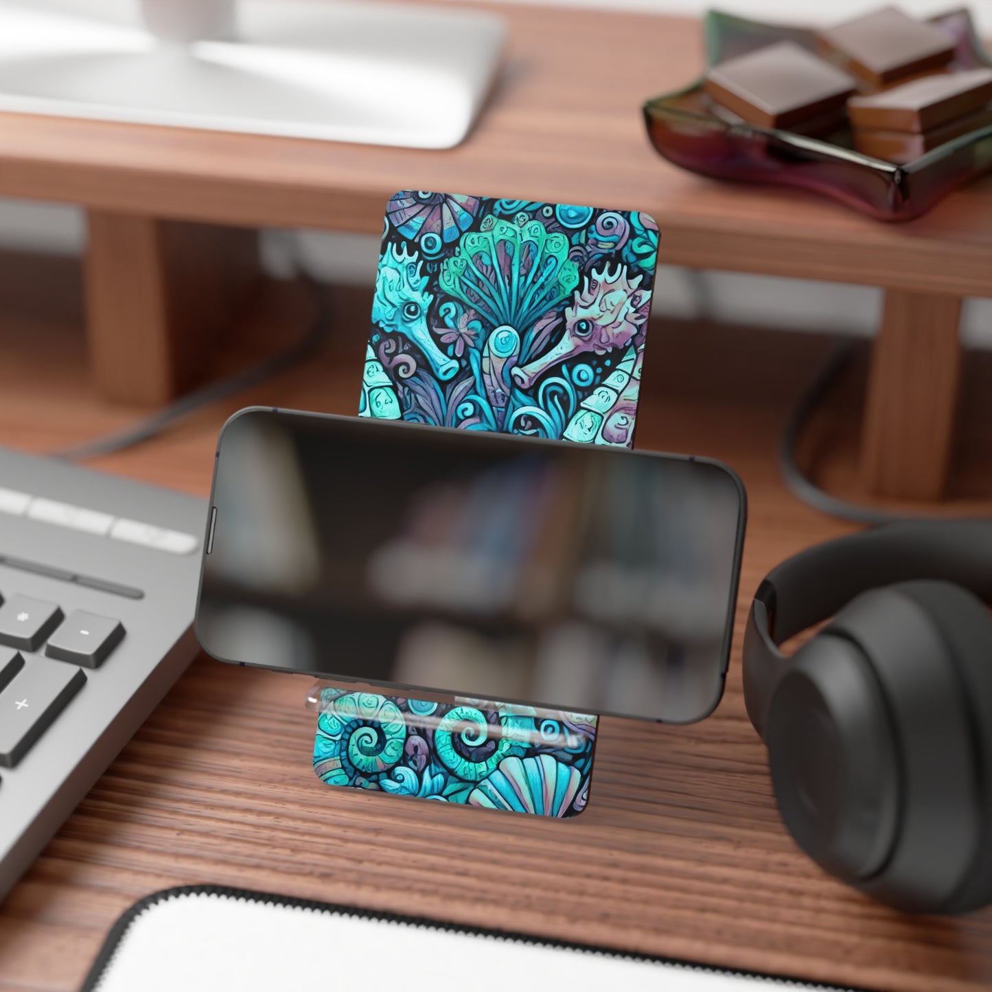 Stylish Smartphone Display Stand with Octopus Artwork - Seahorse Trio/Turquoise