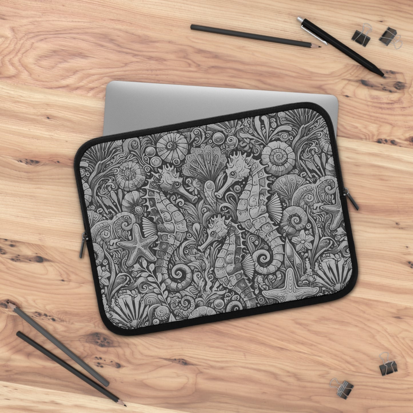 Tropical Laptop Sleeve, 5 Sizes - Perfect for Beach Lovers & Students / Seahorses, Noir